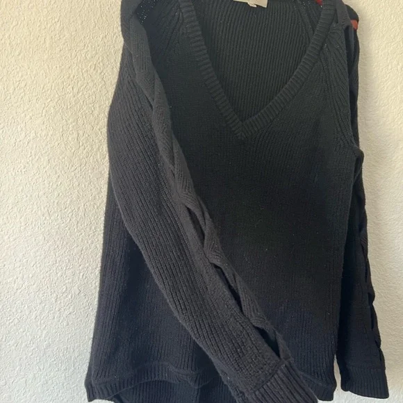 Milly Crisscross open long sleeve V- Neck Sweater M. - Picture 6 of 9